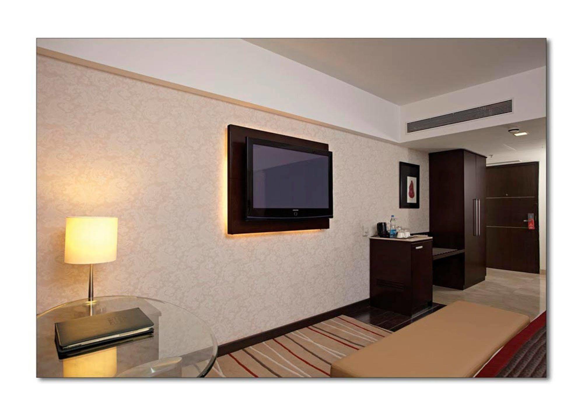 Radisson Hotel Sector 29 Gurugram Gurgaon Exterior foto